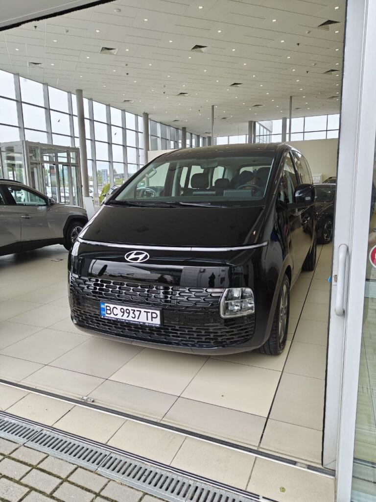 Hyundai Staria-hover