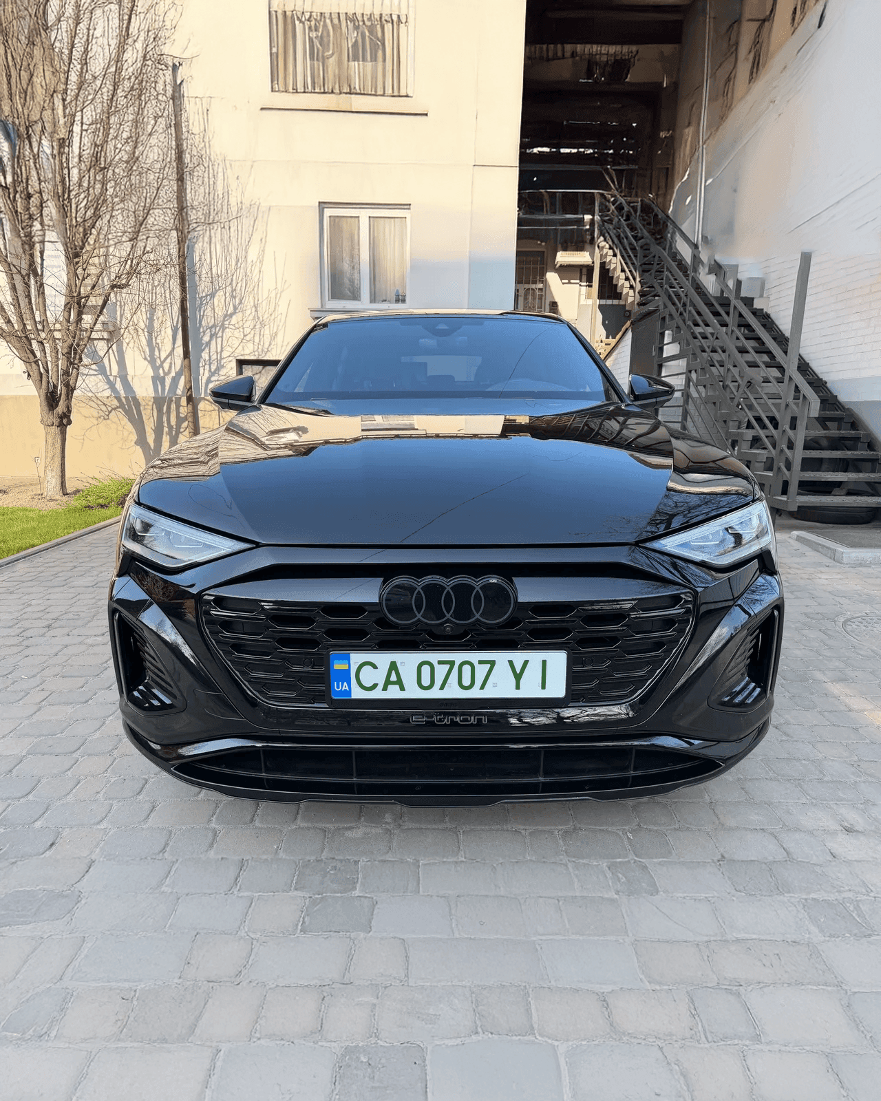 Audi Q8 Sportback e-tron 2023-hover